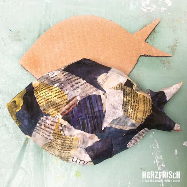 Bunte Pappmache-Fische basteln in der Kinder Papierwerkstatt im Studio Herzfrisch in Wuppertal